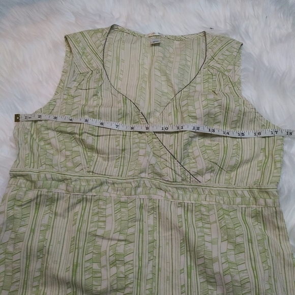 Old Navy Womans V-neck lighgreen sleveles … - Picture 5 of 15
